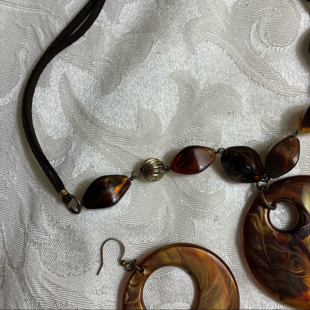 Vintage Tortoise shell necklace and earrings set - Picture 5 of 8